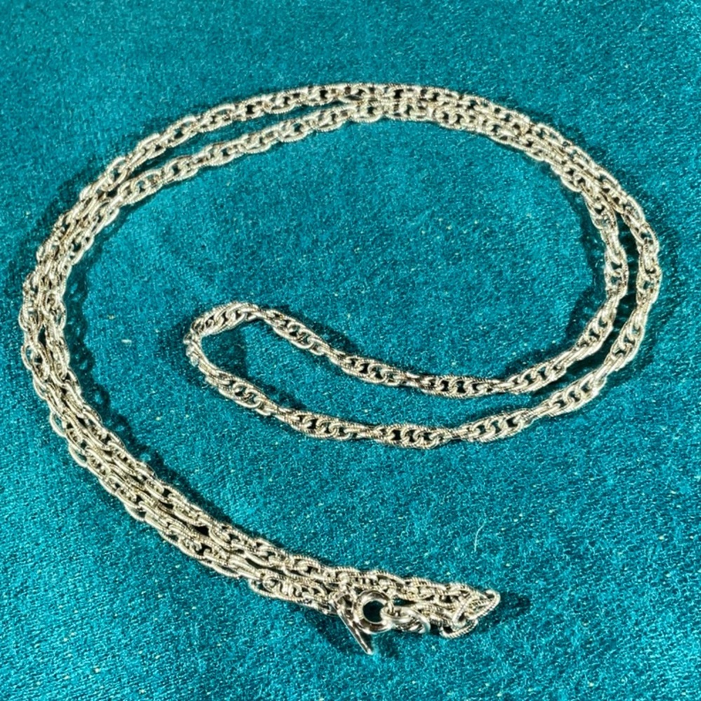 Vintage Monet silver tone necklace.  Approximate 28”
